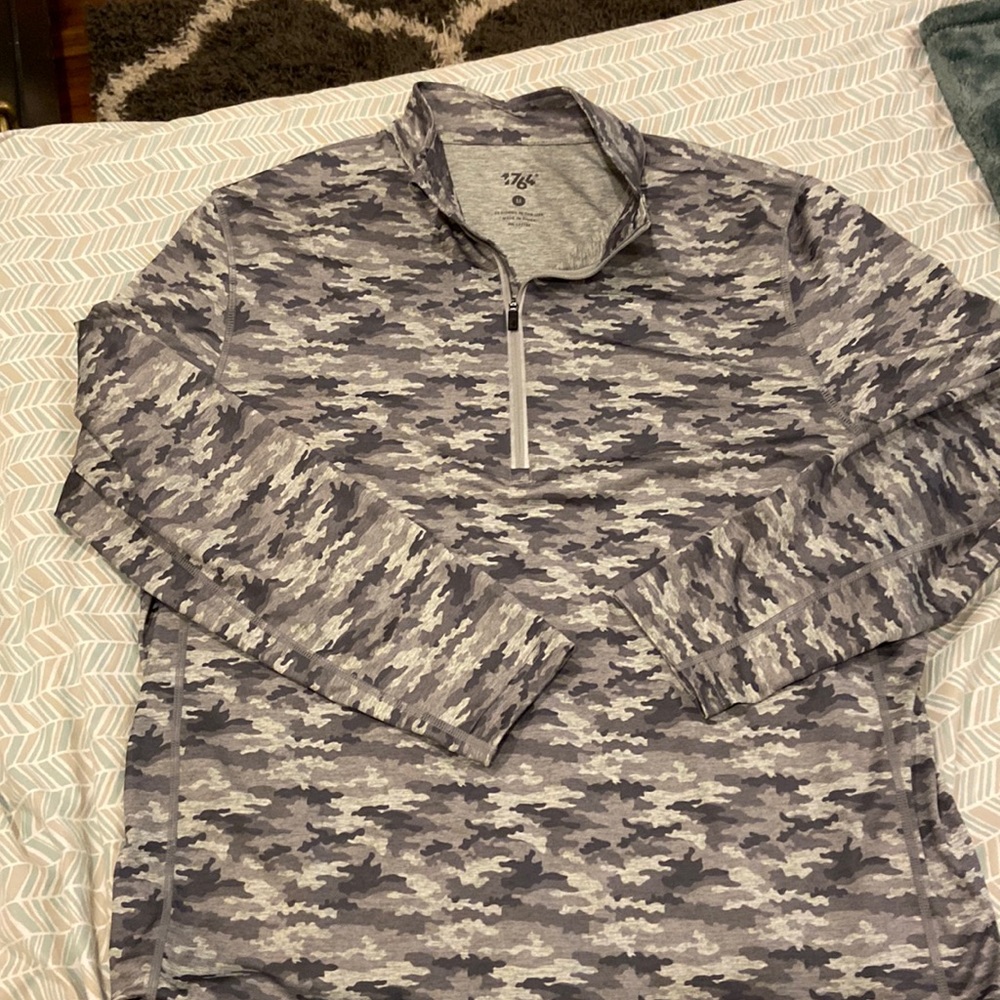 Mens gray camouflage golf quarter zip. Never worn!